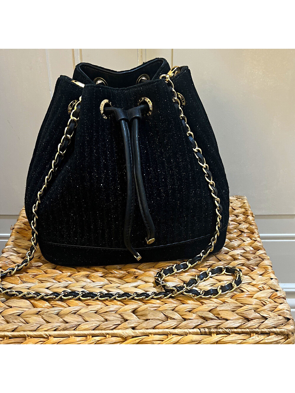 Henri Bendel Black Bucket Drawstring Bag Gold Chain Shoulder Strap Lined Pockets